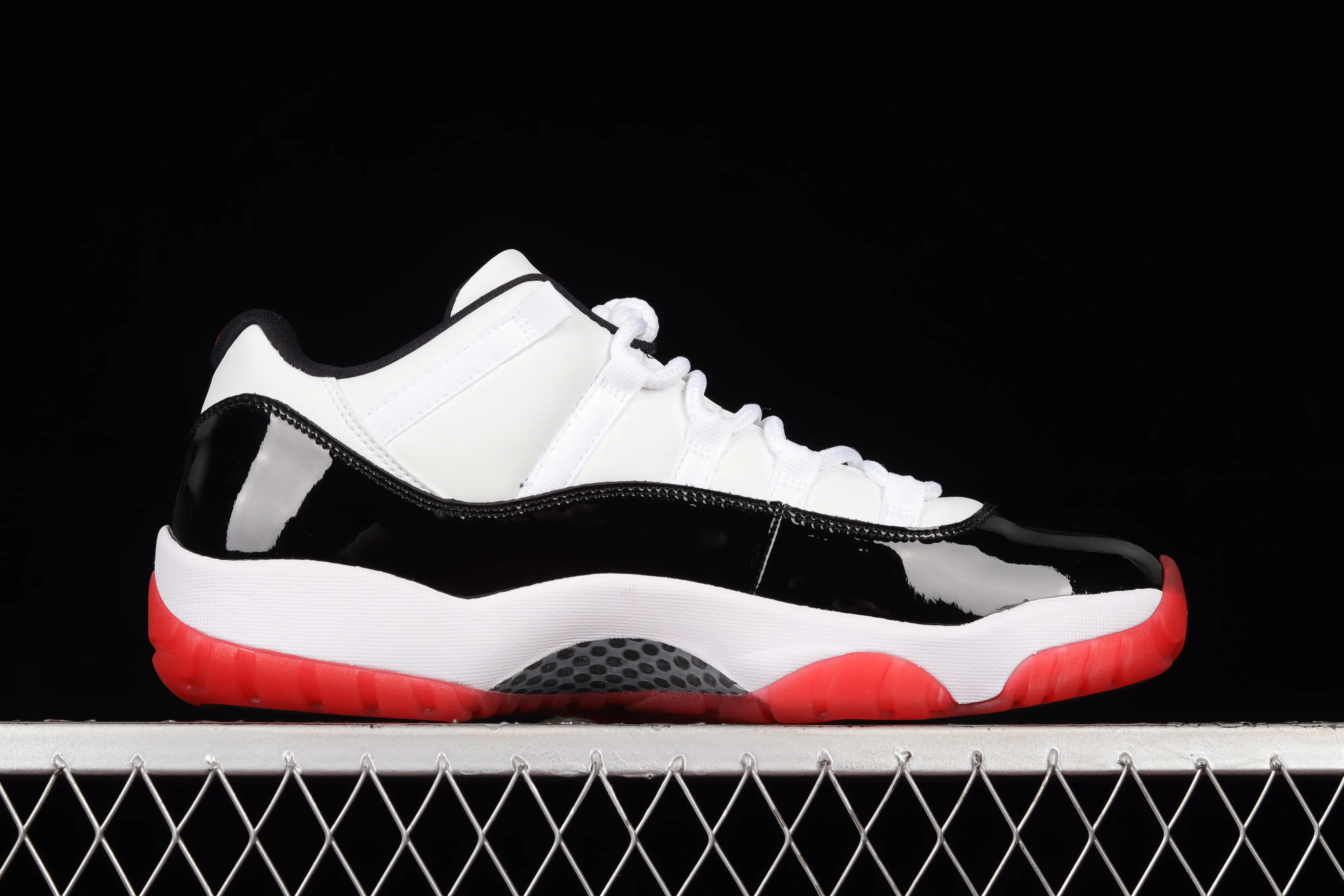 All categories Air Jordan Jordan series basketball shoes Air Jordan 11 F version Air Jordan 11 Retro Low AJ11 Joe 11 low-top patent leather black and red top layer genuine carbon AV2187-160